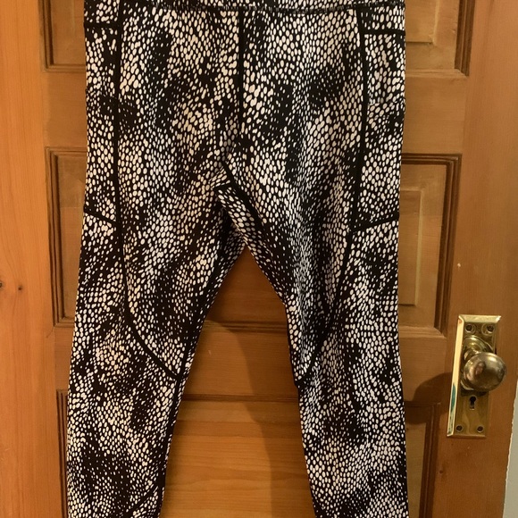 Zyia black viper pocket LNT high rise leggings - Picture 7 of 7